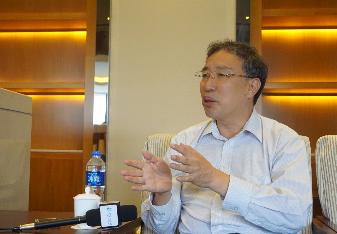 圖為嘉賓接受交匯點記者采訪。